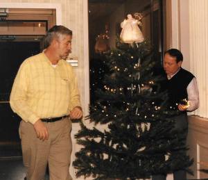 Bernie Kofoet and Ken Carruth stringing lights on the Angel Tree at the Penn Queen Diner, circa 1998. Photo courtesy of Bernie Kofoet.