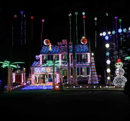 Holiday Light Contest